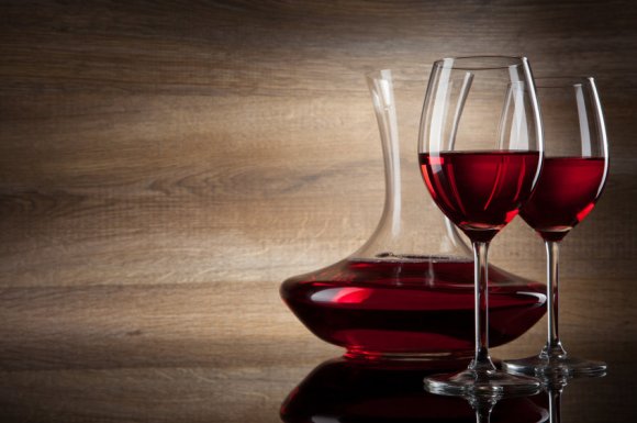 Bar à vin pour dégustation de vin de la région entre amis à Lyon