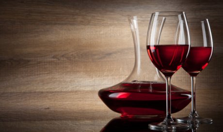 Bar à vin pour dégustation de vin de la région entre amis à Lyon