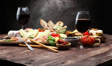 Bar à vins avec planche à déguster à Brignais