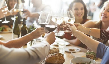 Bar pour passer une soirée entre amis autour d’un bon verre de vin Brignais